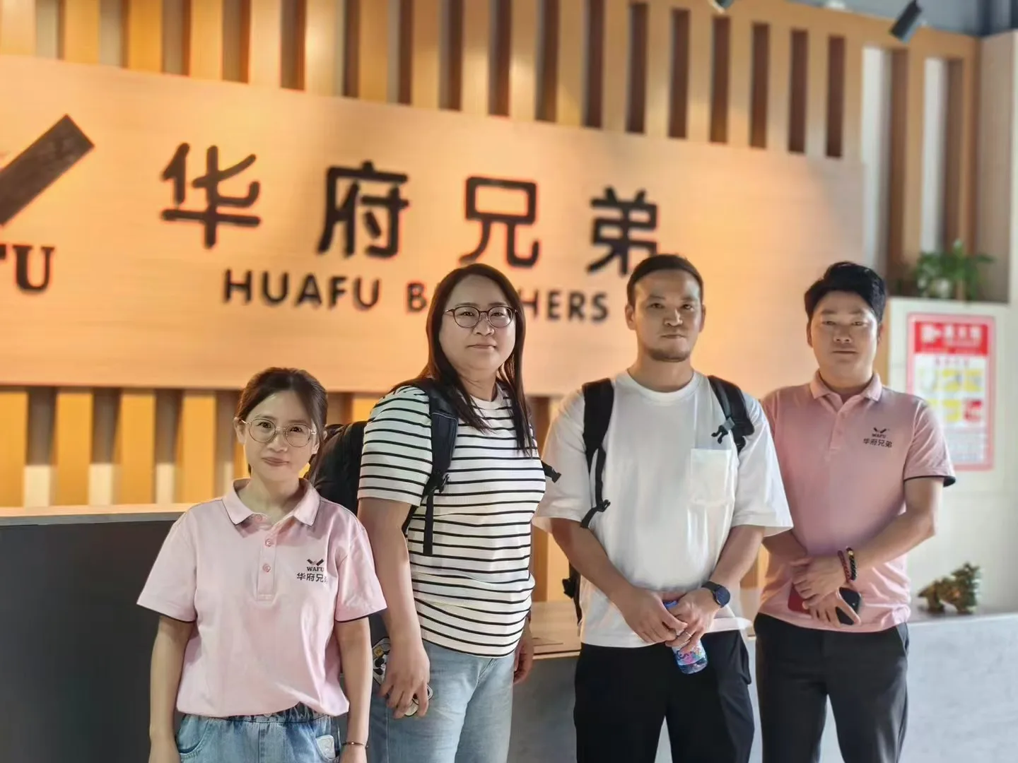 Clientes japoneses visitan WAFU para revisar cerraduras remotas invisibles