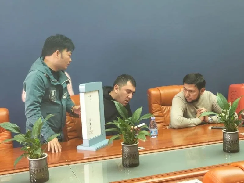 Clientes Русскийs visitan WAFU LOCK y realizan pedidos